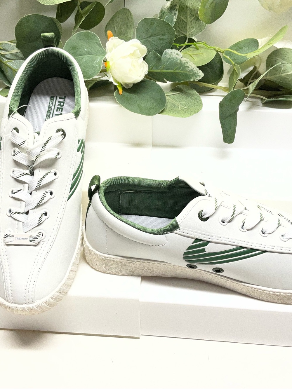 Tretorn White Low-Top Sneakers with Green Stripe Accent - Picture 2 of 9